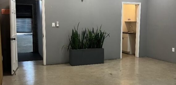 Borough Park | 2,000 SF Warehouse with Office FOR SUBLEASE