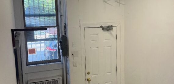 Borough Park | 2,000 SF Warehouse with Office FOR SUBLEASE