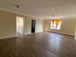 CORNER FREE MARKET RIDGEWOOD MIXED-USE BUILDING•2 APARTMENTS•1 COMMERCIAL SPACE •2 GARAGES FOR SALE