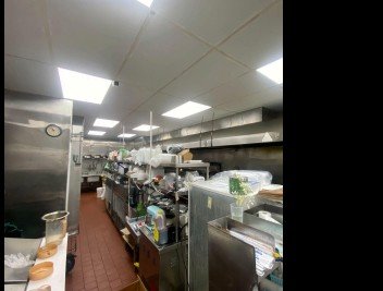 ESTABLISHED FOOD BUSINESS/COMMERCIAL COOKING GAS/FULLY VENTED/9.5 YEAR LEASE