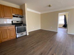 CORNER FREE MARKET RIDGEWOOD MIXED-USE BUILDING•2 APARTMENTS•1 COMMERCIAL SPACE •2 GARAGES FOR SALE
