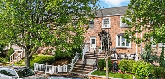Charming 3-Bedroom Home with Spacious Backyard