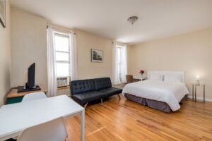 Spacious Furnished Studio in Doorman Building – Prime Midtown East Location!