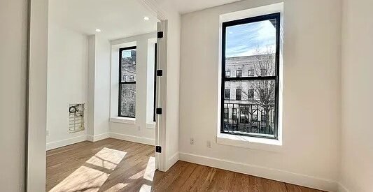 Modern Sunlit 2BR in Bushwick w/ Rooftop, Laundry &amp; Pet Friendly – 1027 Putnam Ave
