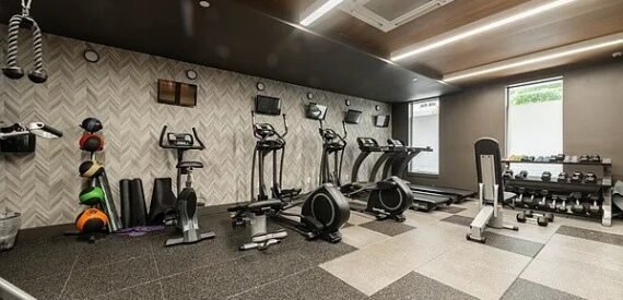 Modern 3BR Apartment in Kensington | Elevator, Gym, Roof Deck, Pet Friendly