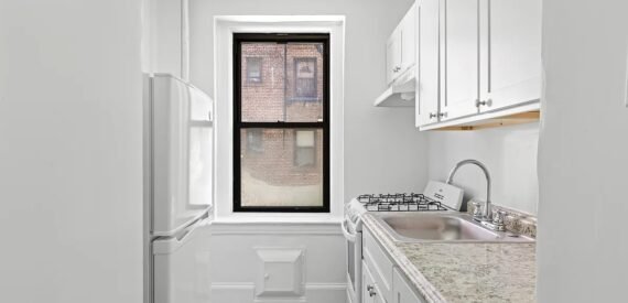 Charming Pet-Friendly Studio in Prime Jackson Heights – Utilities Included!