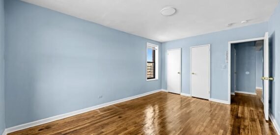 Expansive 2-Bedroom Apartment with Modern Finishes in Prime Elmhurst Location