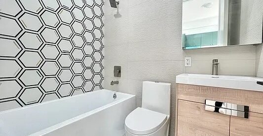 Modern Sunlit 2BR in Bushwick w/ Rooftop, Laundry &amp; Pet Friendly – 1027 Putnam Ave