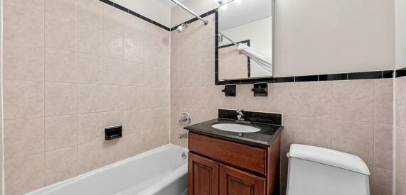Modern Sunlit Studio in Jamaica, Queens – Prime Location &amp; Contemporary Comfort