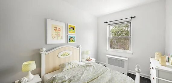 Charming 3-Bedroom Home with Spacious Backyard
