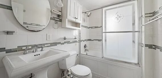 Charming 3-Bedroom Home with Spacious Backyard