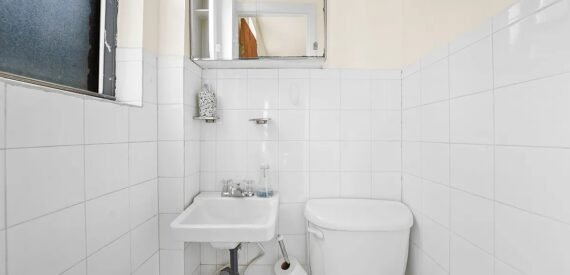 Bright South-Facing 1BR Apartment in Lenox Hill – Steps from Q Train &amp; Amenities