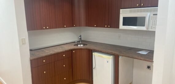 Spacious 1000 SF Home Office Suite with Parking in Forest Hills – Live/Work Ready!