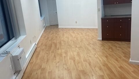 Spacious 1000 SF Home Office Suite with Parking in Forest Hills – Live/Work Ready!