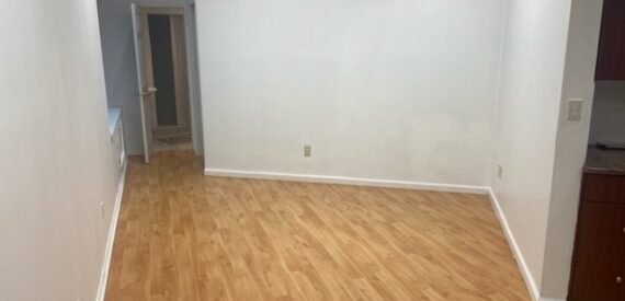 Spacious 1000 SF Home Office Suite with Parking in Forest Hills – Live/Work Ready!
