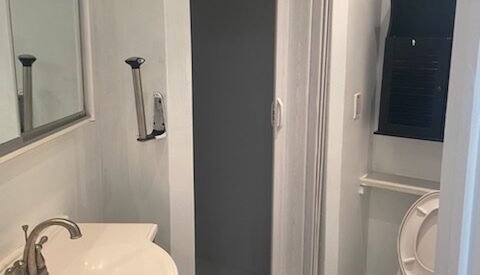 Spacious 1000 SF Home Office Suite with Parking in Forest Hills – Live/Work Ready!
