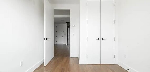 Modern 3BR Apartment in Kensington | Elevator, Gym, Roof Deck, Pet Friendly