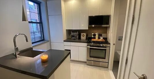 Beautiful Bright No Fee One Bedroom apartment in The Lower East Side of Manhattan