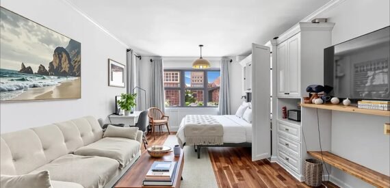 Spacious Renovated Studio in Lenox Hill with Rooftop, Doorman &amp; Prime Transit