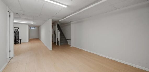 Spacious Renovated 3BR Home with Parking in Woodhaven, Queens – Prime Location!