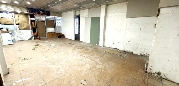 HIGH TRAFFIC CORNER STORE FRONT*GROCERY*RESTUARANT FOR LEASE