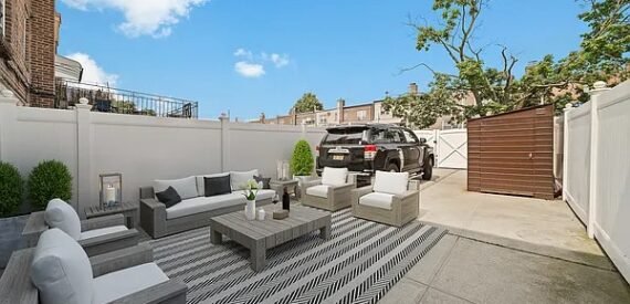Charming 3-Bedroom Home with Spacious Backyard