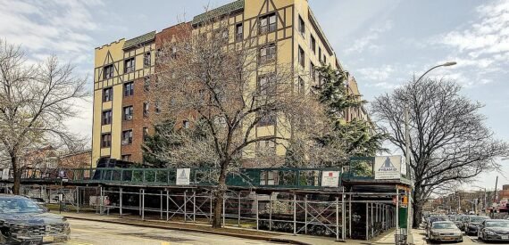 Expansive 3BR/2BA Corner Coop w/ Forest Park Views &amp; Top Amenities in Kew Gardens