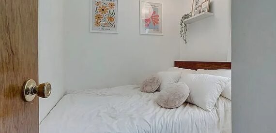 Bright South-Facing 1BR Apartment in Lenox Hill – Steps from Q Train &amp; Amenities