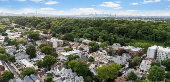 Spacious Renovated 3BR Home with Parking in Woodhaven, Queens – Prime Location!