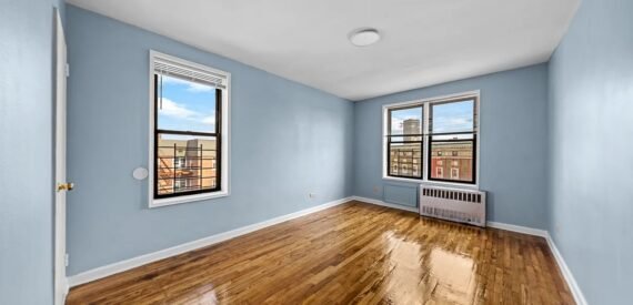 Expansive 2-Bedroom Apartment with Modern Finishes in Prime Elmhurst Location