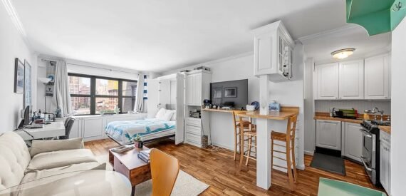 Spacious Renovated Studio in Lenox Hill with Rooftop, Doorman &amp; Prime Transit