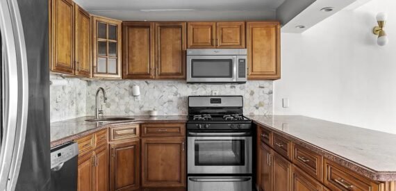 Spacious 3BR Duplex w/ Balcony, Soaring Ceilings &amp; Modern Upgrades in Weeksville