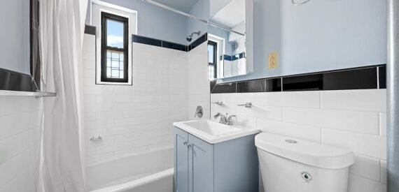 Expansive 2-Bedroom Apartment with Modern Finishes in Prime Elmhurst Location
