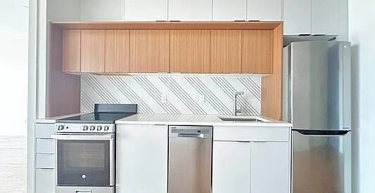 Luxury 2BR w/ Balcony &amp; Full Amenities in Prospect Lefferts Gardens – No Fee!