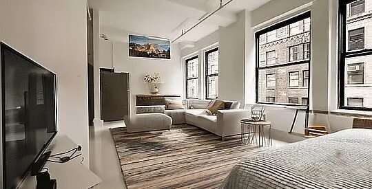 Elegant Midtown West Loft – Doorman, Laundry, Natural Light, Prime Location