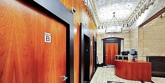 Elegant Midtown West Loft – Doorman, Laundry, Natural Light, Prime Location