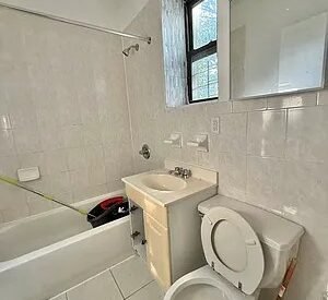 Modern 1BR Apartment in Historic Weeksville – Sunlit, Pet-Friendly, Prime Location