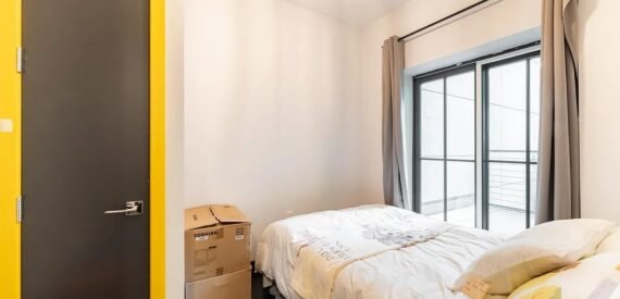 Sun-Filled 1BR w/ Rooftop, Laundry &amp; Prime Transit in Crown Heights Historic District