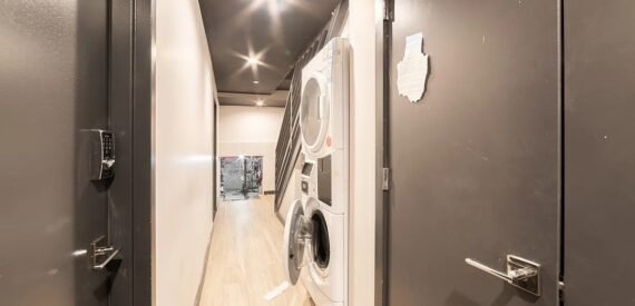 Sun-Filled 1BR w/ Rooftop, Laundry &amp; Prime Transit in Crown Heights Historic District