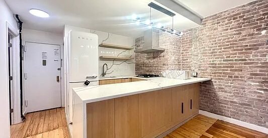 Brand new charming 3BR in an amazing Soho location! Gut renovated, be the first one to live in this beautiful apartment!**