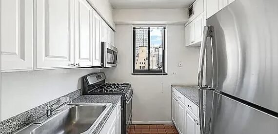 Amazing Luxury 4 bedroom 2.5 baths in a doorman building Prime Sutton Place