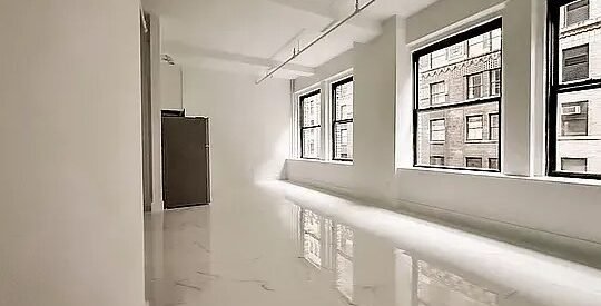 Elegant Midtown West Loft – Doorman, Laundry, Natural Light, Prime Location