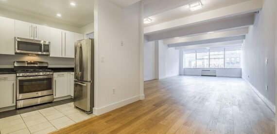 No Fee! Ultra-Modern 2BR Apartment in Prime Tribeca w/ Rooftop &amp; Gym