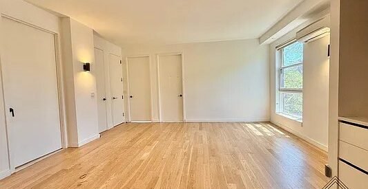 Luxury 1BR Apartment with Balcony &amp; Amenities in Prime Flatbush/Ditmas Park