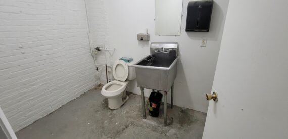 Spacious 3,500 Sq Ft Industrial Garage in Prime Bushwick Location 🚀