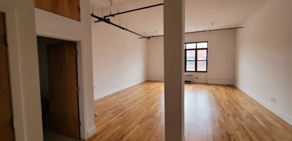 Spacious Bushwick Commercial Loft – 900 Sq Ft, Customizable, Prime Location! With private bathroom.