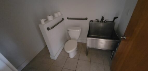 Spacious Bushwick Commercial Loft – 900 Sq Ft, Customizable, Prime Location! With private bathroom.