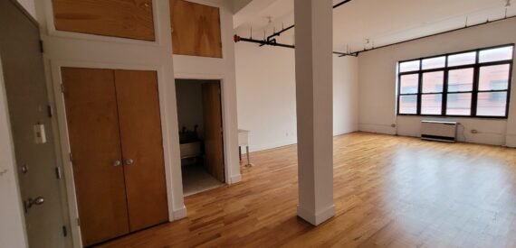 Spacious Bushwick Commercial Loft – 900 Sq Ft, Customizable, Prime Location! With private bathroom.