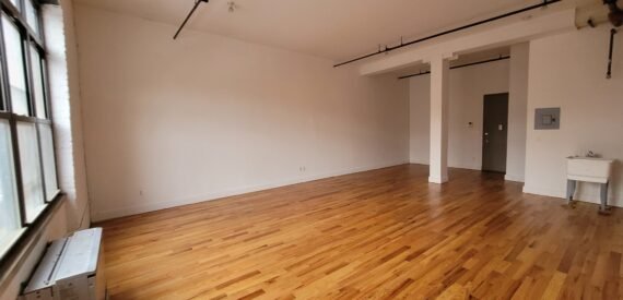 Spacious Bushwick Commercial Loft – 900 Sq Ft, Customizable, Prime Location! With private bathroom.