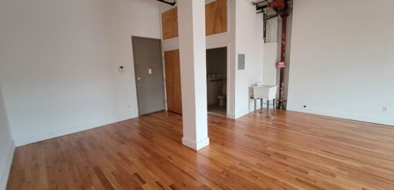 Spacious Bushwick Commercial Loft – 900 Sq Ft, Customizable, Prime Location! With private bathroom.